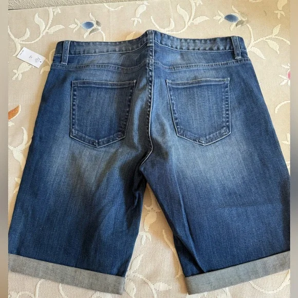GAP Women's Blue Denim Bermudas. NWT - Picture 2 of 3